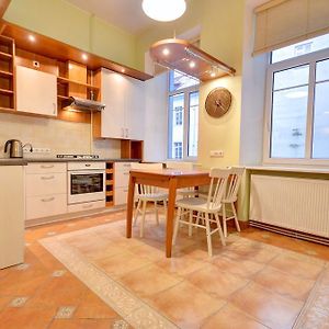 Appartement à 3 Chambres à Coucher