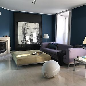 Appartement de Luxe à 2 Chambres à Coucher