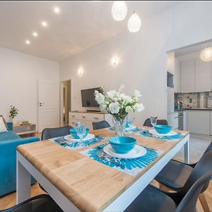 Appartement à 2 Chambres à Coucher