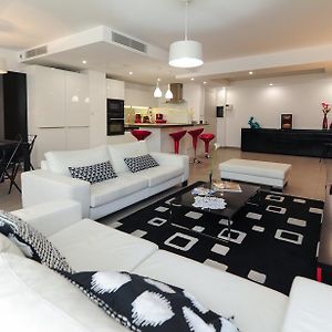 Appartement à 4 Chambres à Coucher