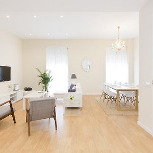 Appartement à 3 Chambres à Coucher