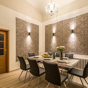 4Bdr Historical Spirit Apt By Ruterra