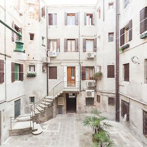 Campiello Chiesa, Venezia By Short Holidays