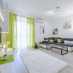 Appartement à 2 Chambres à Coucher