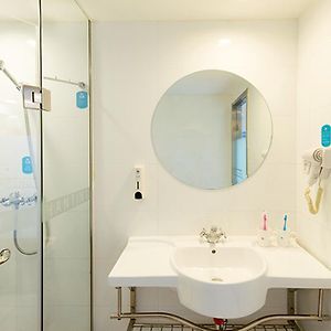 Single Room Mainland Chinese Citizens