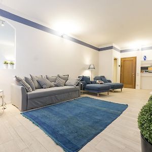 Dante Suite Private Parking