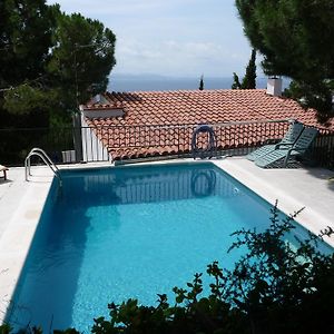 Villa à 4 Chambres à Coucher