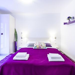 Studio Lit King-Size
