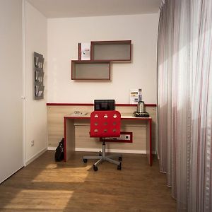 Studio Lit King-Size