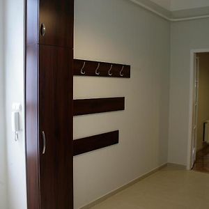 Appartement Grand à 2 Chambres à Coucher