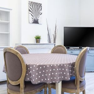Appartement à 2 Chambres à Coucher