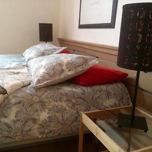 Studio Lit King-Size
