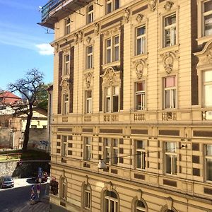 Historic centre-spacious apartment