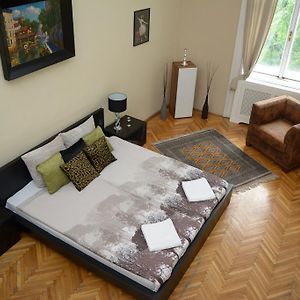 Appartement à 3 Chambres à Coucher