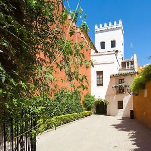 Holi-Rent Historic House Next To The Alcazar