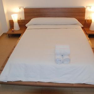 Studio Lit King-Size
