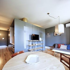 Studio Lit King-Size