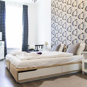 Bright 2Br&Ac Apt At Astoria