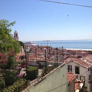 Cozy River View Alfama Apartment