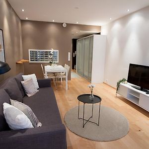 Studio Lit King-Size