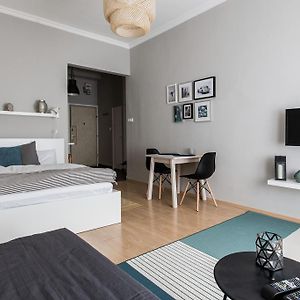 Revay 2 Apartment