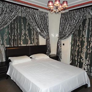 Suite à 2 Chambres à Coucher Lit King-Size