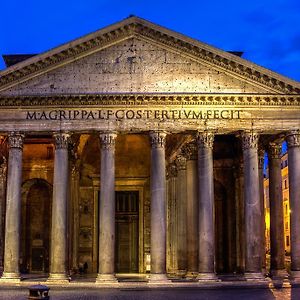 Stunning Pantheon Apartment