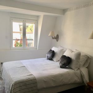 Studio Lit King-Size
