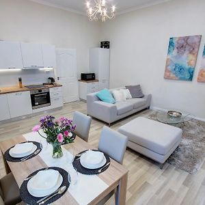 Appartement à 2 Chambres à Coucher