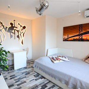 Jazzy Sofia Downtown Apartment