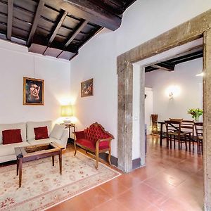 avec 2 chambre(s) de 120 m² et 1 salle(s) de bains privée(s) à Navona