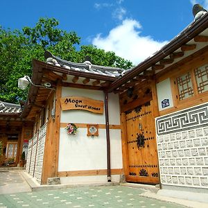 Moon Guesthouse