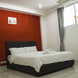 Studio Lit King-Size