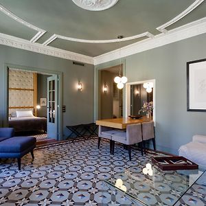 Unique Rentals - Luxurious Oasis