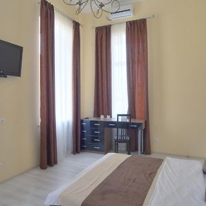 Studio Lit King-Size