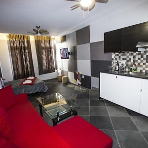 Trendy Living In Monastiraki