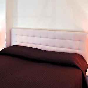 Studio Lit Queen-Size