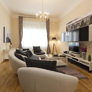 Appartement à 3 Chambres à Coucher