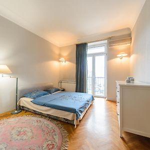 Apartment Near Olympic Stadium