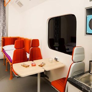 Studio Lit King-Size