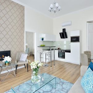 Julia Superior Apartment In The City Center.