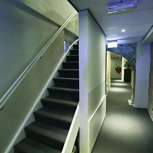 Chambre Double au Sous-Sol