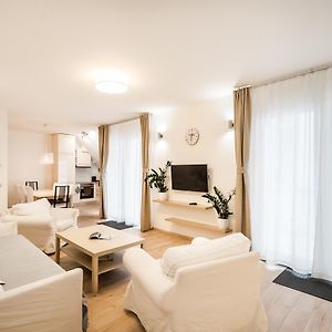 The Lion'S Loft Apartment - 4Br & 3Ba - Terrace - Ac