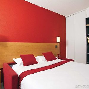Studio Lit King-Size