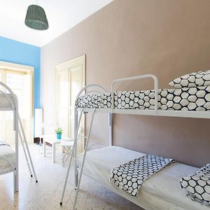Chambre Juste Pour Hommes Dortoir