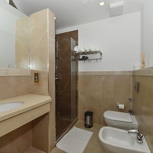 Chambre Budgétée Lit King-Size