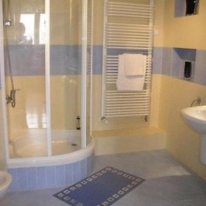 Studio Lit King-Size