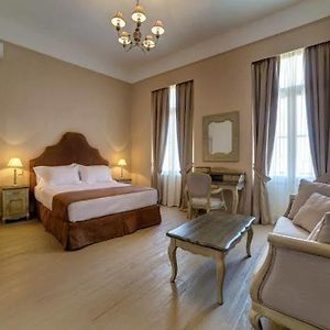 Home & Art Suites