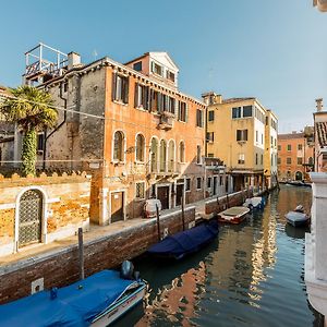 Sartor Apartment With Canal View And Private Court