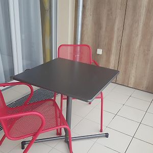 Studio Lit King-Size